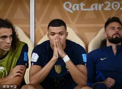 AYX游戏入口-姆巴佩在曼联比赛中连败哈兰德在TL比赛中惊险取胜，这操作让人直呼：罗马单刀错失